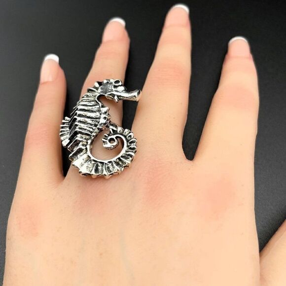 925 Sterling Silver Detailed Seahorse Boho Style Statement Ring Size 8 - Picture 9 of 10